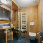 Forest Park & 4*