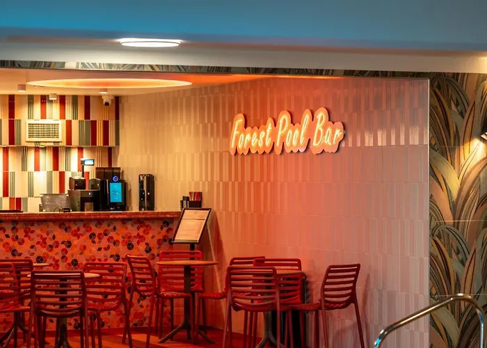Forest Park & 4*